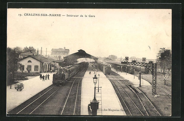 CPA Châlons-sur-Marne, Intérieur de la Gare, vue intérieure des La Gare