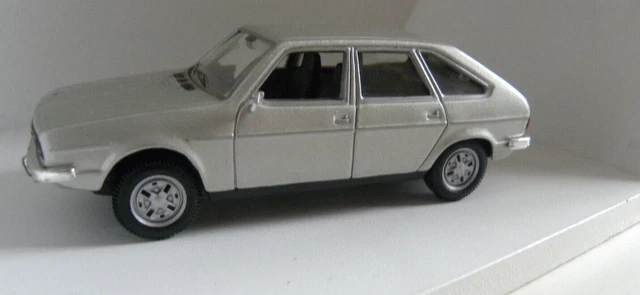 1/43 RENAULT 30 TS Norev gris
