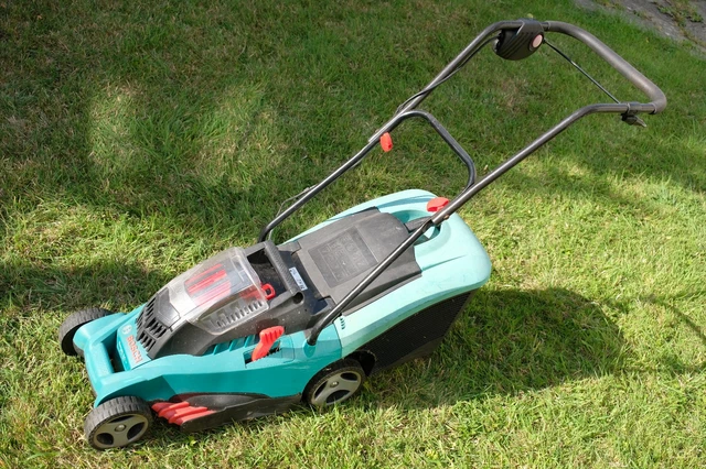 Electric Lawnmower Bosch Rotak 34 1400w BOSCH ROTAK 34 36V Li-Ion