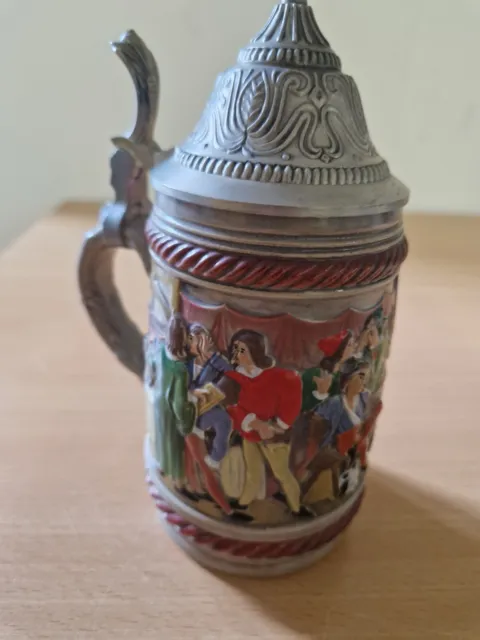 Vintage Bierkrug mit Zinndeckel Mittelalter Motiv von Original Gerzit Gerz