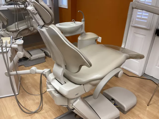 Adec 511 dental chair (chair only) Leather Adec 511 dental chair (chair only) Leather