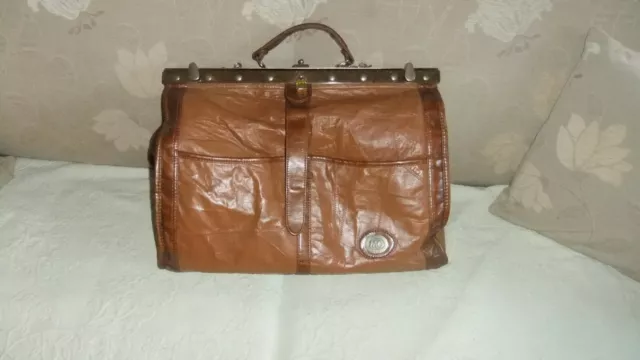schöner alter Arztkoffer,Doktortasche,Hebammenkoffer,Reisetasche, Leder/Messing