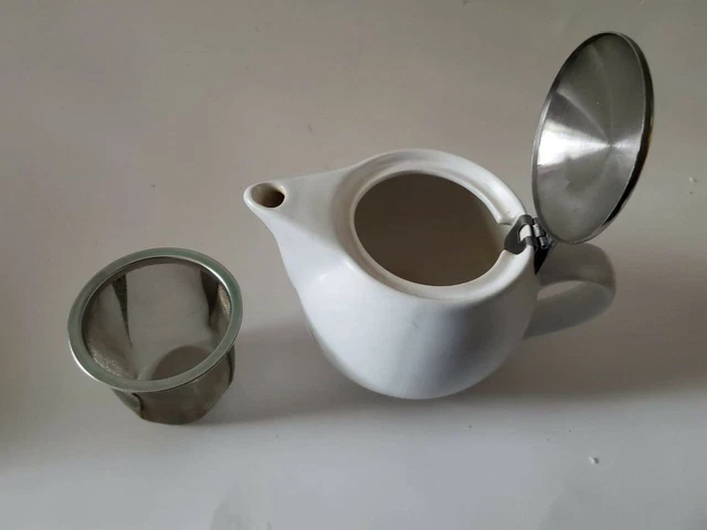 Porcelain White Single Tea Pot with Strainer (Used)