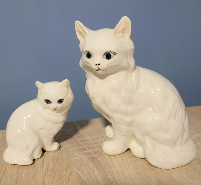 SITTING WHITE PERSIAN CAT&KITTEN Blue Eyes Porcelain Figurine