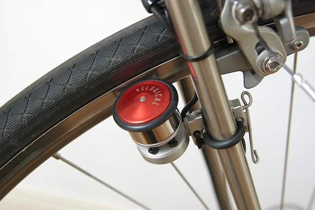 Dynamo Vélogical Sport avec adaptateur sur fourche 24/32mm - Rouge