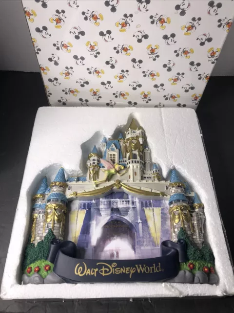 Walt Disnep world Castle 4x6 Picture Frame. New