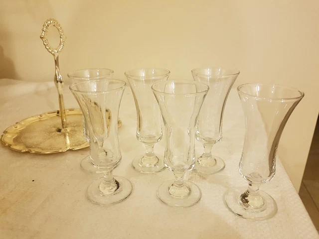 6 petits plateaux en verre et argent 