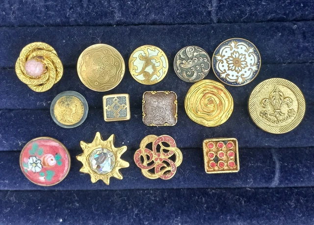Lot De 14 Boutons Anciens - Motif Dauphins - Diamètre 2,8 Cm - Style VINTAGE - Fabriqué En France