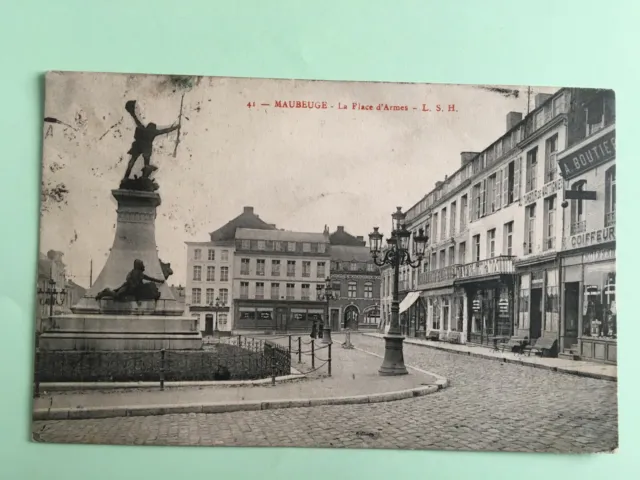 * Carte Postale - NORD - 59 - MAUBEUGE -  La Place d'Armes