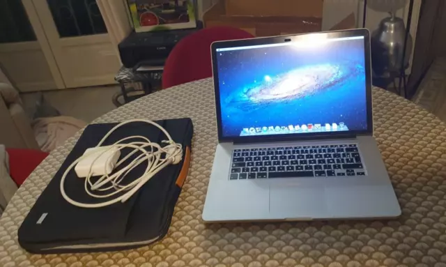 Apple MacBook Pro 15,4" (Intel Core i7-3610QM, 2,3 GHz, 256 Go SSD, 8 Go RAM)...