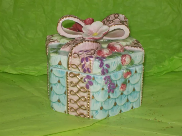 Fitz and Floyd Vintage Essentials Porcelain Lidded Trinket Box Bow Topped Floral