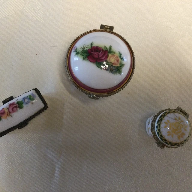 Lot de 3 boites de collection en porcelaine