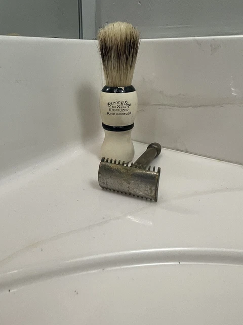 Vintage Gillette 1930'S Long Comb Double Edge DE Safety Razor & Strong Set Brush 2