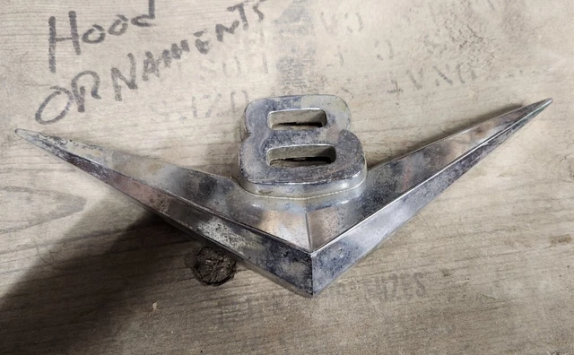 Vtg V8 emblem Vtg V8 emblem