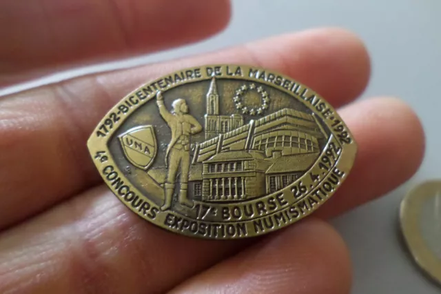 pin s broche insigne bicentenaire de LA MARSEILLAISE 1792/1992 UNA Revolution