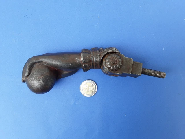 Ancien Heurtoir De Porte En Forme De Main.