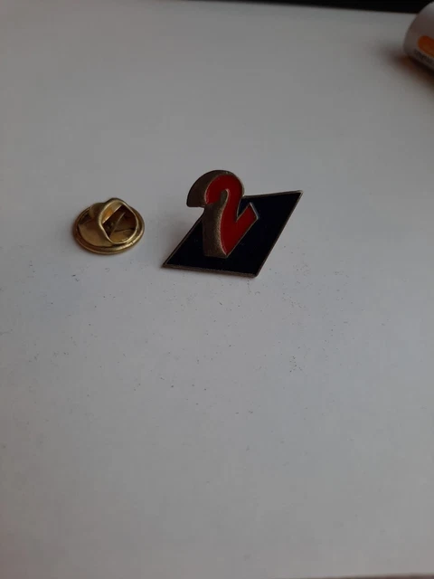 Pin's Antenne2 Giga 2 – émission Jeunesse – Télévision – Doré – Vintage