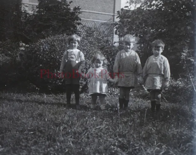 Famille Enfants c1935 Photo NEGATIVE Plaque de verre Stereo Vintage V33L24n1