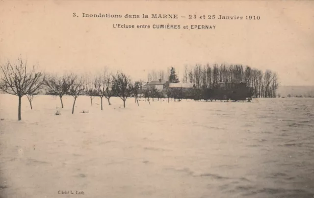 CPA 51 Inondations dans la Marne l'Ecluse entre CUMIERES et EPERNAY