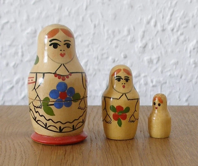 Matrjoschka. Matroschka! Babuschka! Matruschka. Matrioschka! 3 Holz-Puppen!!!