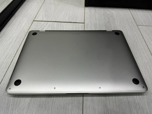 Apple MacBook Pro Retina 13.3" 2017 - 256GB SSD 16GB Ram 3.1GHz Core i5 - Silver 4