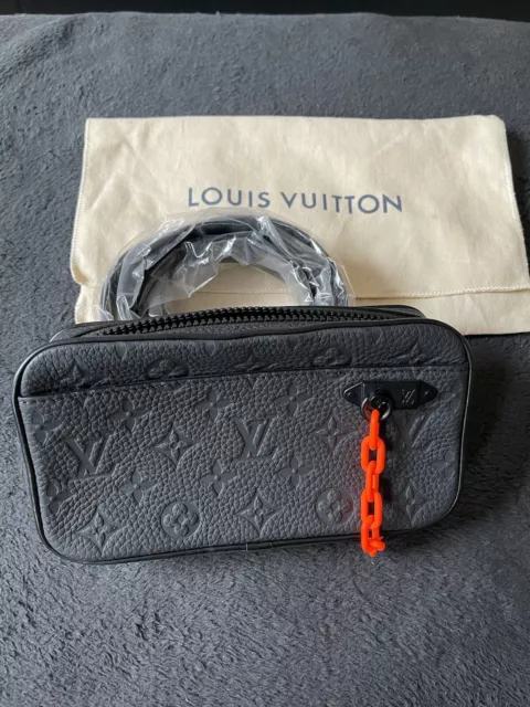 Louis Vuitton Taurillon Monogram Solar Ray A4 Pouch (SHF-22981) – LuxeDH