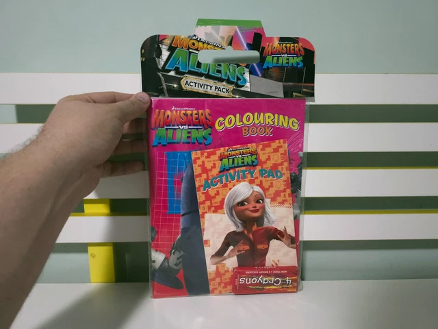 DREAMWORKS MONSTERS VS Aliens Activity Pack! Sealed 2009 Children's Set