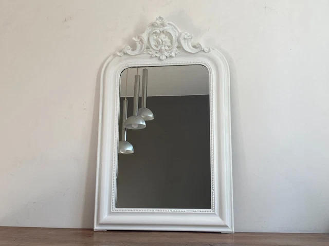 Miroir fin 19ème avec fronton décoré. 98x62.