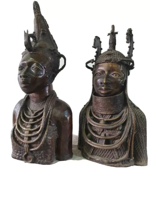 Bustos de bronce fino de Oba y Reina de Benín. Impresionante. 50 cm de altura. Nigeria.