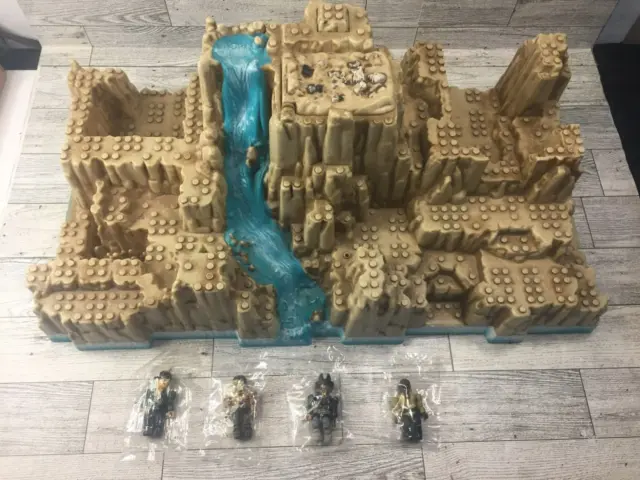 Mega Bloks Pyrates Pirate Treasure Island Mountain Waterfall Lego w/ TRAP DOOR