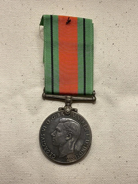Vintage WWII British Military DEFENCE MEDAL 1939 1945 UK England w/ Ribbon NICE