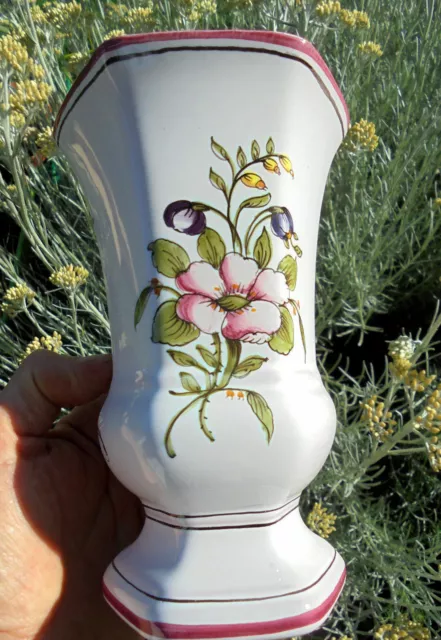 Joli vase Moustiers authentique atelier Lallier peint main fleuri vintage 2