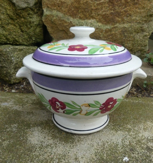Sarreguemines beau Bouillon couvert 19 éme en très bon état 14cm haut 18cm diam