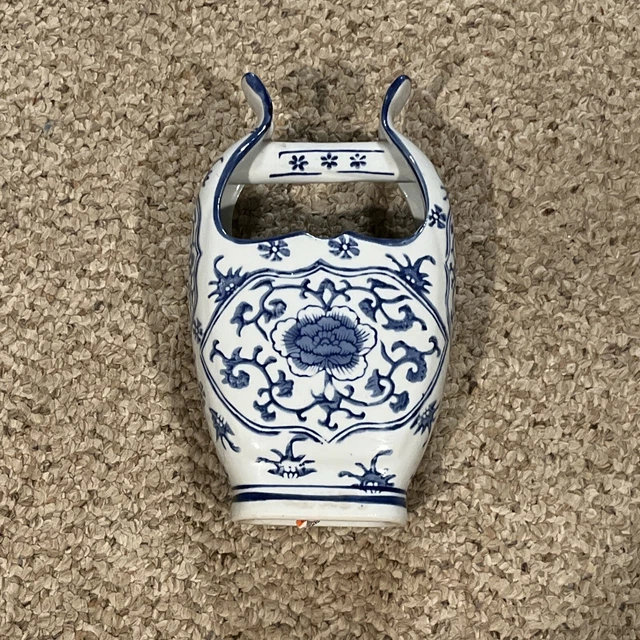 Vintage Oriental Blue & White Vase W/Handle Unique Design Floral 7 5/8"H Rare 