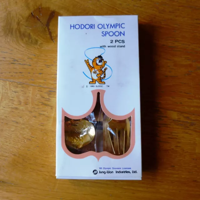 1988 Seoul Olympics Hidori Spoons x2 w Wood Stand Unused Boxed inc UK P+P