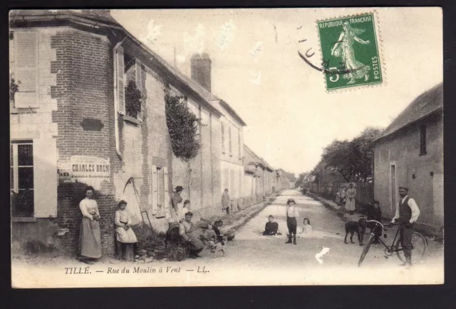 TILLE oise CPA 60 la rue du moulin à vent  bien animée  vélo