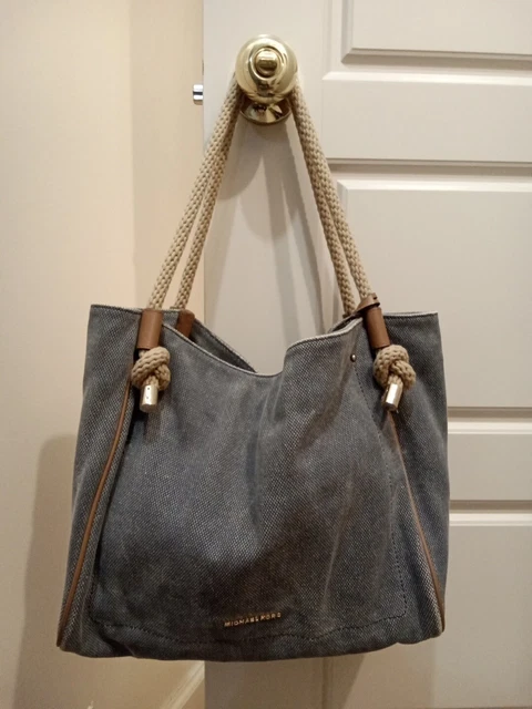 Isla grab deals bag