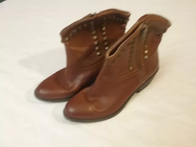 Rock & Republic women's ankle boots side zipper size 6.5 Medium 2