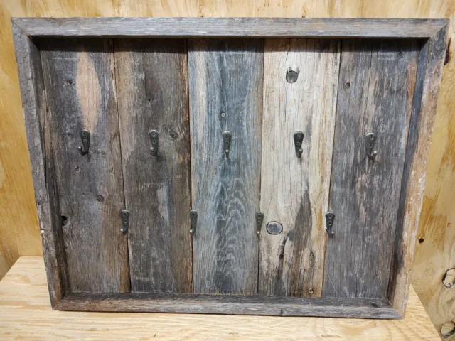Llavero hecho a mano 18,5x14,25 montado en pared madera rústica recuperada