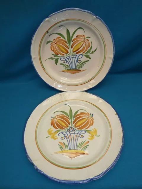 Importante Paire De Plats Ronds En Faience De Rambervillers Au Panier Fleuri