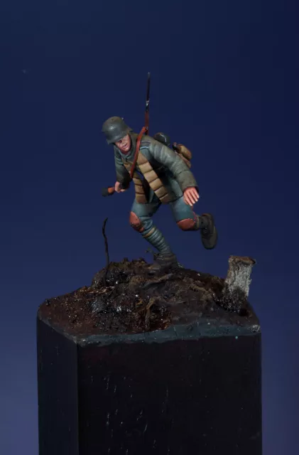 WWI German Stormtrooper - Pro Built & Painted Figure 50mm (1/35) 2