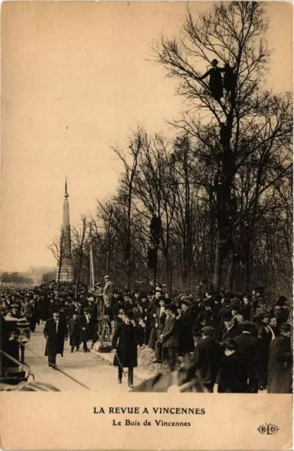 CPA AK VINCENNES La Revue a VINCENNES le Bois de VINCENNES (672148)