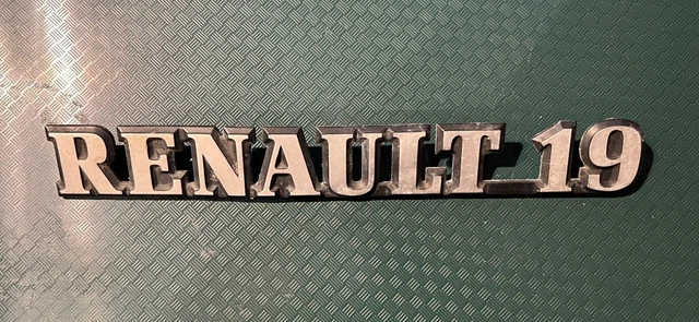 RENAULT 19 - DISTINTIVO AUTO/EMBLEMA IN METALLO - 248x33 MM