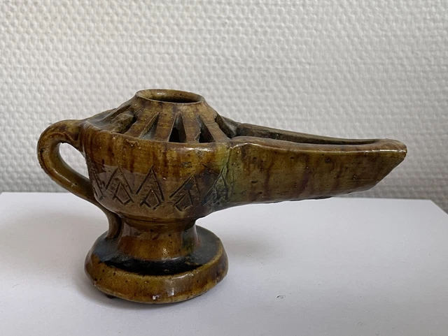 Lampe à huile ancienne à identifier arts populaires