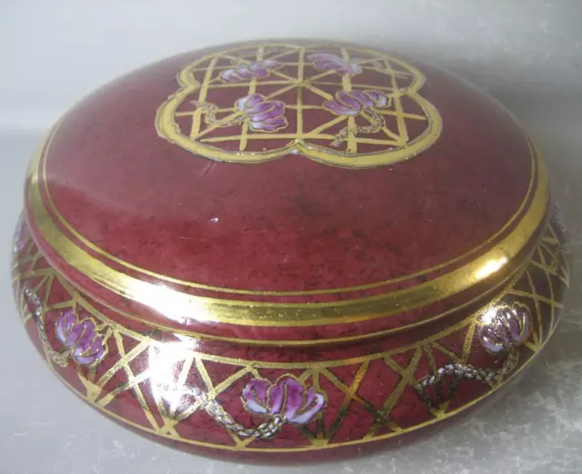 Vintage hand painted lidded trinket box (A - 2)