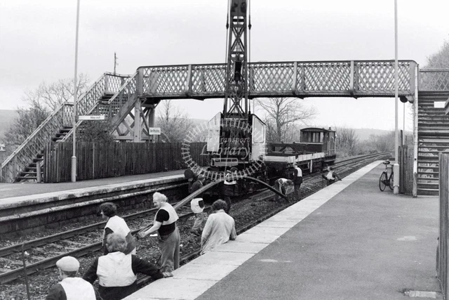 PHOTO BR British Railways Station Scene - BEN RHYDDING 1983 2