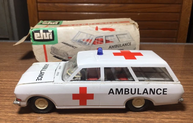 Jouet Ancien : Ambulance En Tôle Lithographiée Type Kombi - VEB Allemagne De L'Est (DDR) - Années 1960/70 - Échelle 1/30