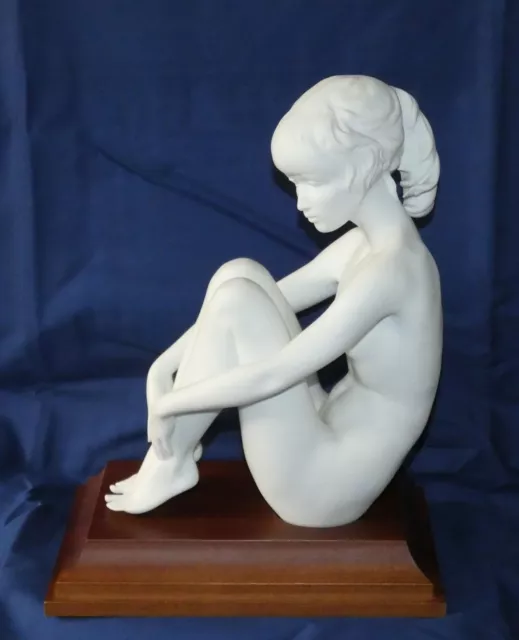 LARGE 1970s WHITE KAISER PORCELAIN FIGURE OF NUDE SEATED LADY ON PLINTH“Ruhende"