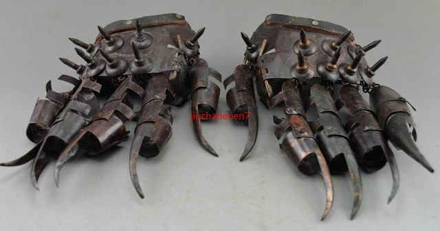 Ancient Collectibles Decorated Old Copper Hammered Protective Gloves In War Ancient Collectibles Decorated Old Copper Hammered Protective Gloves In War