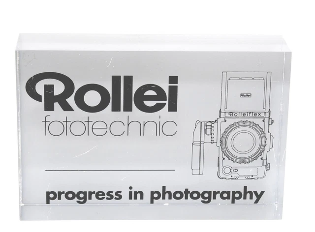 Valla publicitaria para el progreso fototécnico de Rollei en fotografía en acrílico